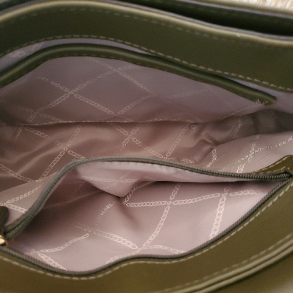 MICHAEL KORS Pearl Vegan Leather Magnetic Flap Two Way Shoulder Crossbody Bag - Picture 15 of 16